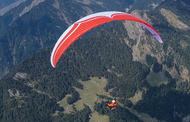 Paragliding in Manali image