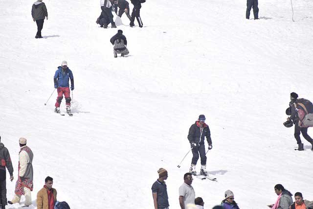 Skiing in Manali Solang Nallah image