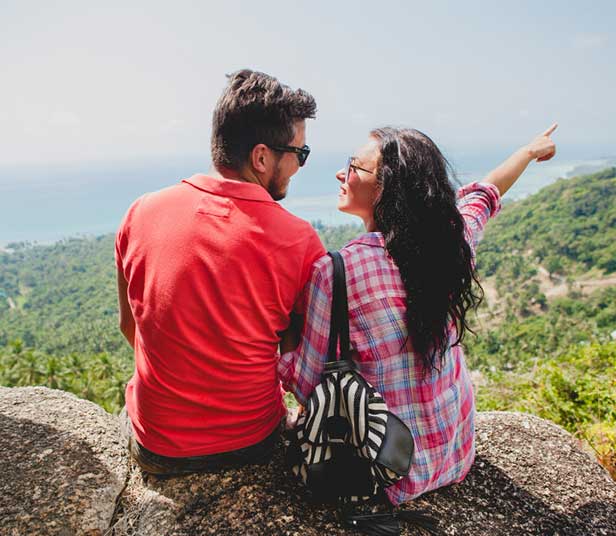 couple on Shimla Honeymoon package tour