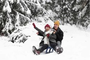 Couple-enjoying-on-Manali-tour