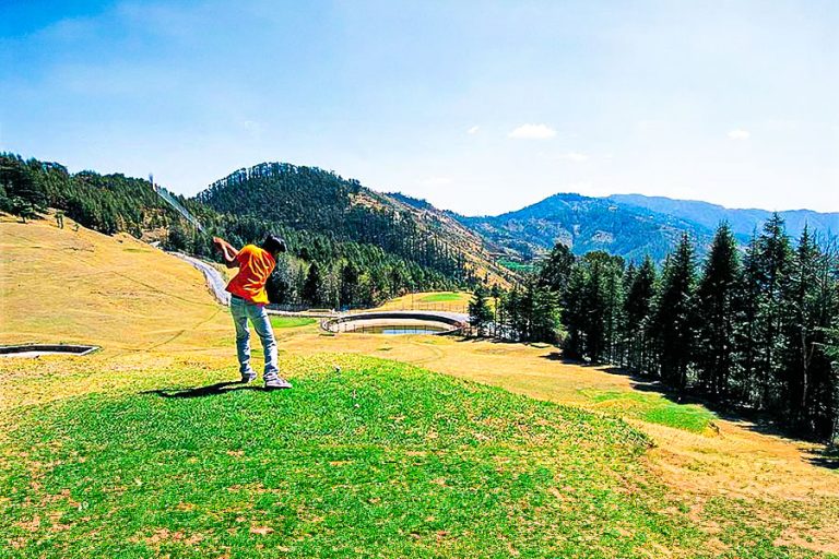 Golfing at Naldehra in Shimla